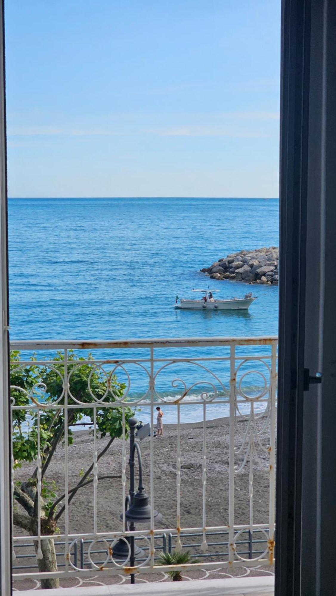 Galene - Beachfront In Costa D'Amalfi Maiori Exterior photo