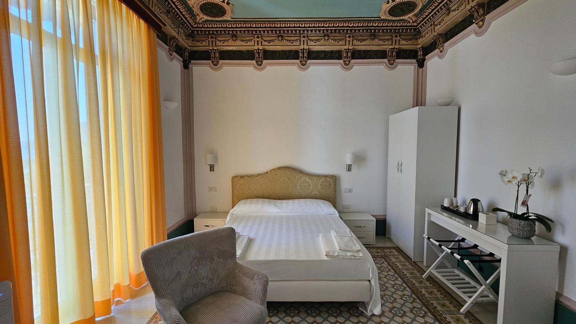Galene - Beachfront In Costa D'Amalfi Maiori Room photo